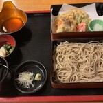 結喜庵 - 附有蔬菜天婦羅的鄉村蕎麥麵（冷蕎麥、蔬菜天婦羅、醃菜）