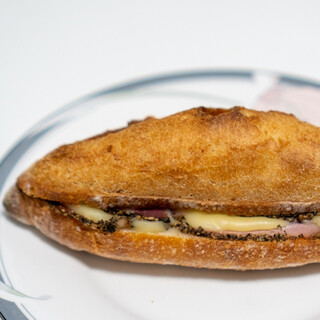 ベーカリー ハチ_0