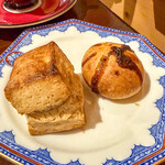 CAFE Robin post - スコーンとモーンツェルテンをいただきました。