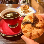 CAFE Robin post - モーンツェルテン（けしの実のじゃがいもパン）
