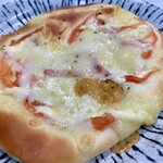 Pain factory CHOU-CHOU - 料理写真:トマトのピザ157円