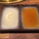 和牛 まつした - レモンタレと焼きタレ。