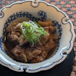 鐵板燒大見 - 最初に出てきた牛すじ煮込み