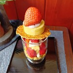 志賀清商店 - いちごパフェ