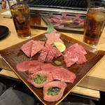 YAKINIKUEN 忍鬨 大阪梅田店 - 