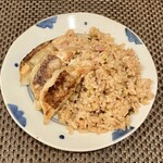 リンガーハット - 料理写真:ぎょうざ3個と半チャーハン570円