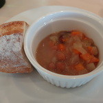 フルーツパーラー附木屋 - パンにミネストローネスープ