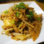 屋台おかもと - ピリッと豚キム。