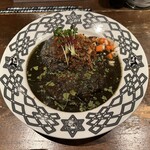 レベルカレー - 麻炭入りチキンカレー、ライス少なめ