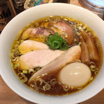 ラーメン屋 トイ・ボックス - 味玉チャーシュー醤油