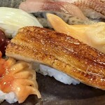 鮨処藤 - 久しぶりに頂いた藤さんの穴子。 藤さんの穴子は煮穴子では無いんです。 所謂、焼き穴子。 鰻で言ったら関西風。 パリパリに仕上げて熱々で美味かった〜