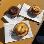 高尾山 天狗屋 - チーズタルト　350円　チョコチーズタル 370円