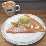 ジェラート・ピケ - エシレ村産のバタークレープ（ピスタチオジェラート）780円 