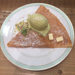 ジェラート・ピケ - エシレ村産のバタークレープ（ピスタチオジェラート）780円 