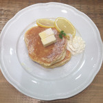 ジェラート・ピケ - パンケーキ プレーン（バター＆メープルシロップ）950円