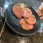 炭火焼肉 楽牛園 - 