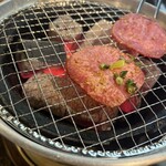 炭火焼肉 楽牛園 - 