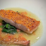 344992484 - この金目鯛、スゴイ！！
                      見事なサイズに加え、食べているエサ、魚の処理、すべてに完璧な魚体が、シェフの技で華やかさと落ち着きが共存する料理に昇華されてる。
                      もう、美味しさの暴力(^^)♪