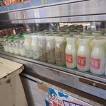 パンと牛乳の店 ミルクスタンド - 店頭