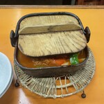 關白 - 煮込みカツ配膳