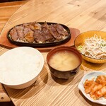 きっちんとも - 佐賀牛サガリ＆カルビ定食