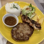 ビッグボーイ - 料理写真:ハンバーグとチキン1500円弱