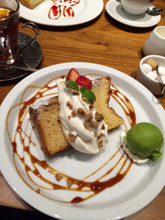 1st Cafe  - シフォンケーキ 抹茶アイス