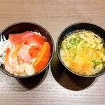 オールデイダイニング グランドエール(ヴィラフォンテーヌ グランド 東京有明) - 海鮮丼とみそ汁