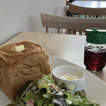 Ｂａｋｅｒｙ&Ｃａｆｅ かぜのテラス - 料理写真:キューブ食パン286円とモーニングAセット500円