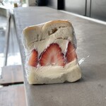 TANUKI APPETIZING - 白あんクリームと苺 840円