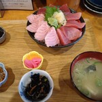 鮮王となり - 料理写真:マグロ3種丼 1,870円