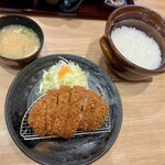 とんかつ神楽坂 さくら - ロースかつ定食（140g）とん汁変更1730円