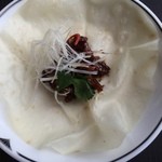 眺遊楼 - 豚肉の細切り醤炒めを包餅に巻いて葱を乗せていただきます