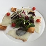 眺遊楼 - 鯛のお造りサラダ、山椒と青葱のソース