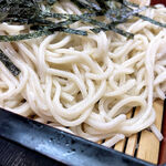 田中屋 - お蕎麦は少し白っぽいですね。