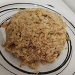 梶屋 - セットのチャーハン、半チャなのに１人前の量ぐらいあるよぉ～♪