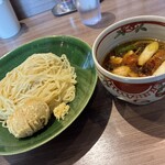 斗香庵 - 味わい鶏のつけそば(880円)、つけそば大盛(150円)、とろ玉子天ぷら(150円)、国産生姜(60円)