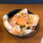 自家製手もみ麺 鈴ノ木 - 柔らかさが素晴らしい「ローストポーク丼」