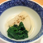 新ばし 星野 - 炊き合わせ：京大根と京菊菜(201５.1)