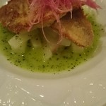 イトヨリのポアレ。下は大根を炊いてる。