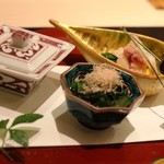 銀座 よし澤 - 前菜　①ホッキ貝と酢味噌　②チジミほうれん草と納豆昆布のおひたし　③なまこ（柚とおろしで）