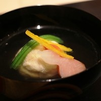 銀座 よし澤 - お椀：　真竹のコノしんじょう　鰹と鮪のお出汁で。