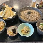 鶴喜そば - 料理写真: