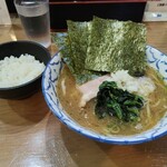 夕介 - 料理写真:醬油とんこつ並+半ライス