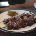 やきとり 煙者 - つなぎ 黒七味添え