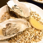 KAKIYA シェル＆シュリンプ - 焼牡蠣２P￥６００くらいかな？☆♪