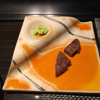 鉄板焼 神戸 ホテルモントレ グラスミア大阪 - お肉はワサビをつけてパクッ❤︎