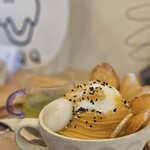 QQQ×UTA - 