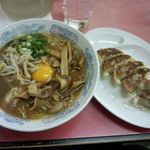 萬里 - 肉玉ラーメン（小）と餃子＠６個