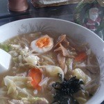 高田食堂 - みそタンメンとサンタ
